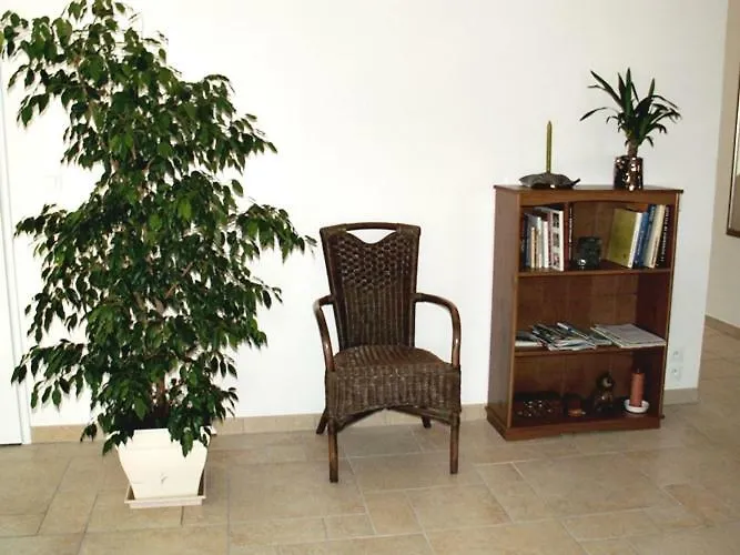 Le Clos Carre - Appart' Saint-Maurice-de-Gourdans 0*,