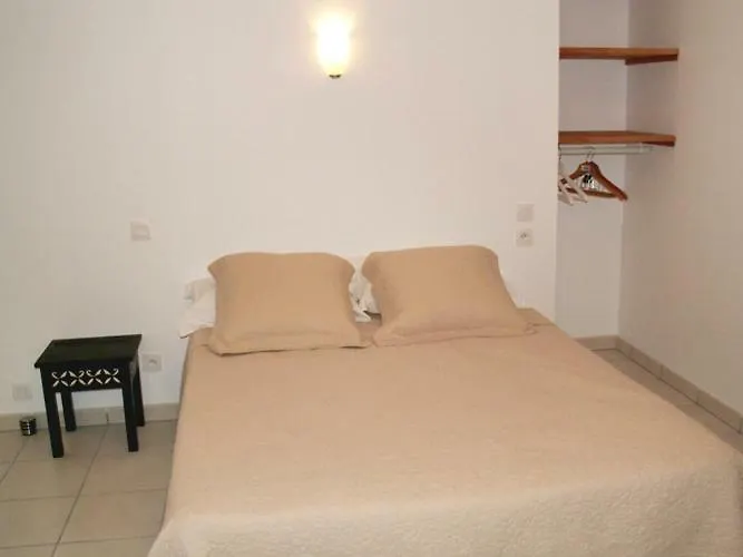 Le Clos Carre - Appart' Saint-Maurice-de-Gourdans Aparthotel